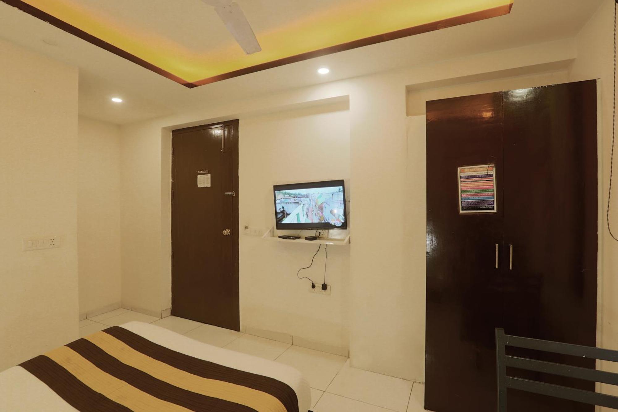 Hotel Triton Grand At Delhi Airport Нью-Дели Экстерьер фото