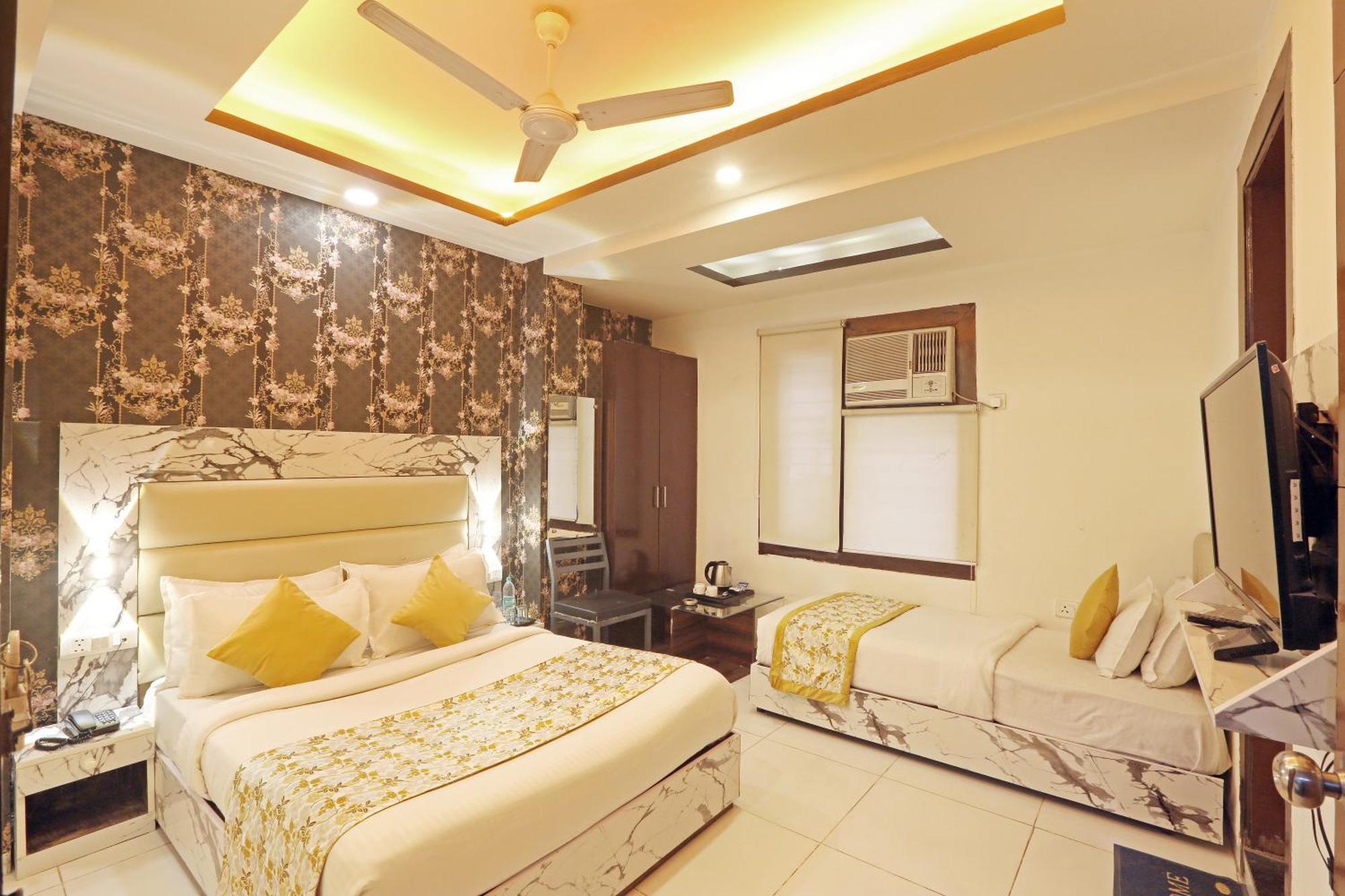 Hotel Triton Grand At Delhi Airport Нью-Дели Экстерьер фото
