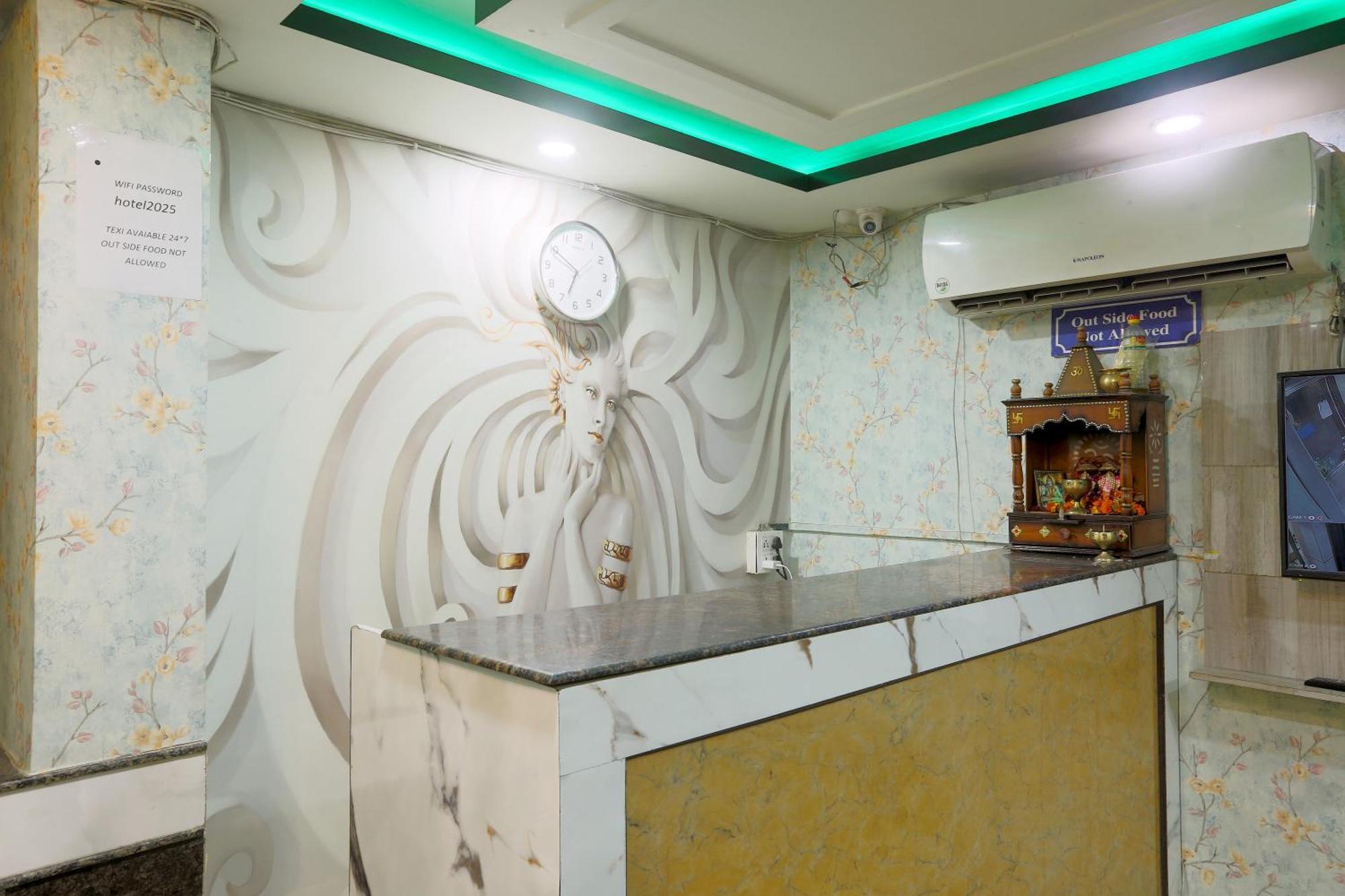 Hotel Triton Grand At Delhi Airport Нью-Дели Экстерьер фото