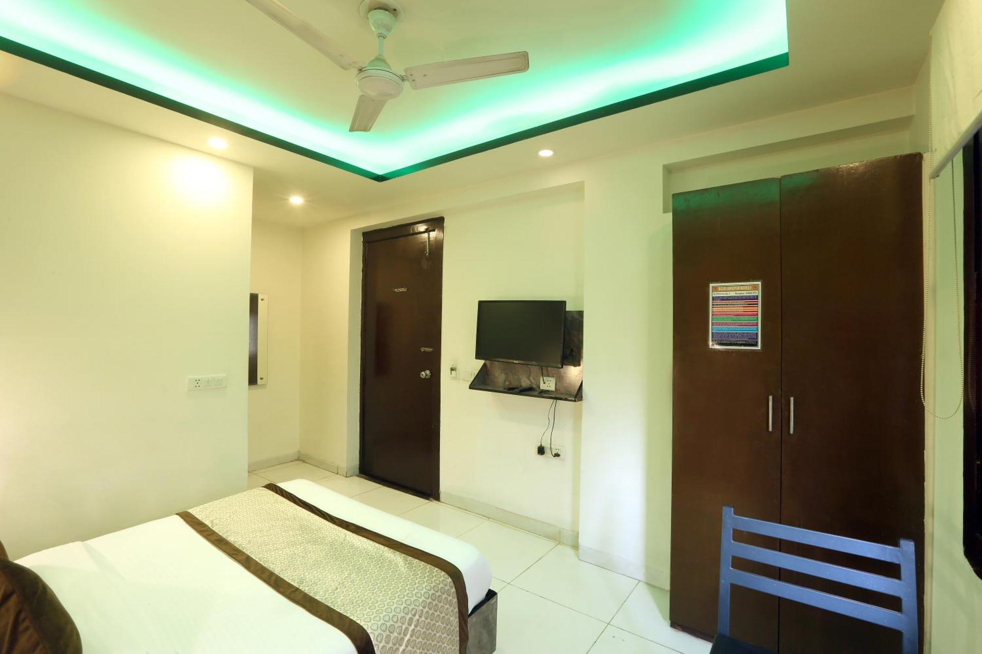 Hotel Triton Grand At Delhi Airport Нью-Дели Экстерьер фото
