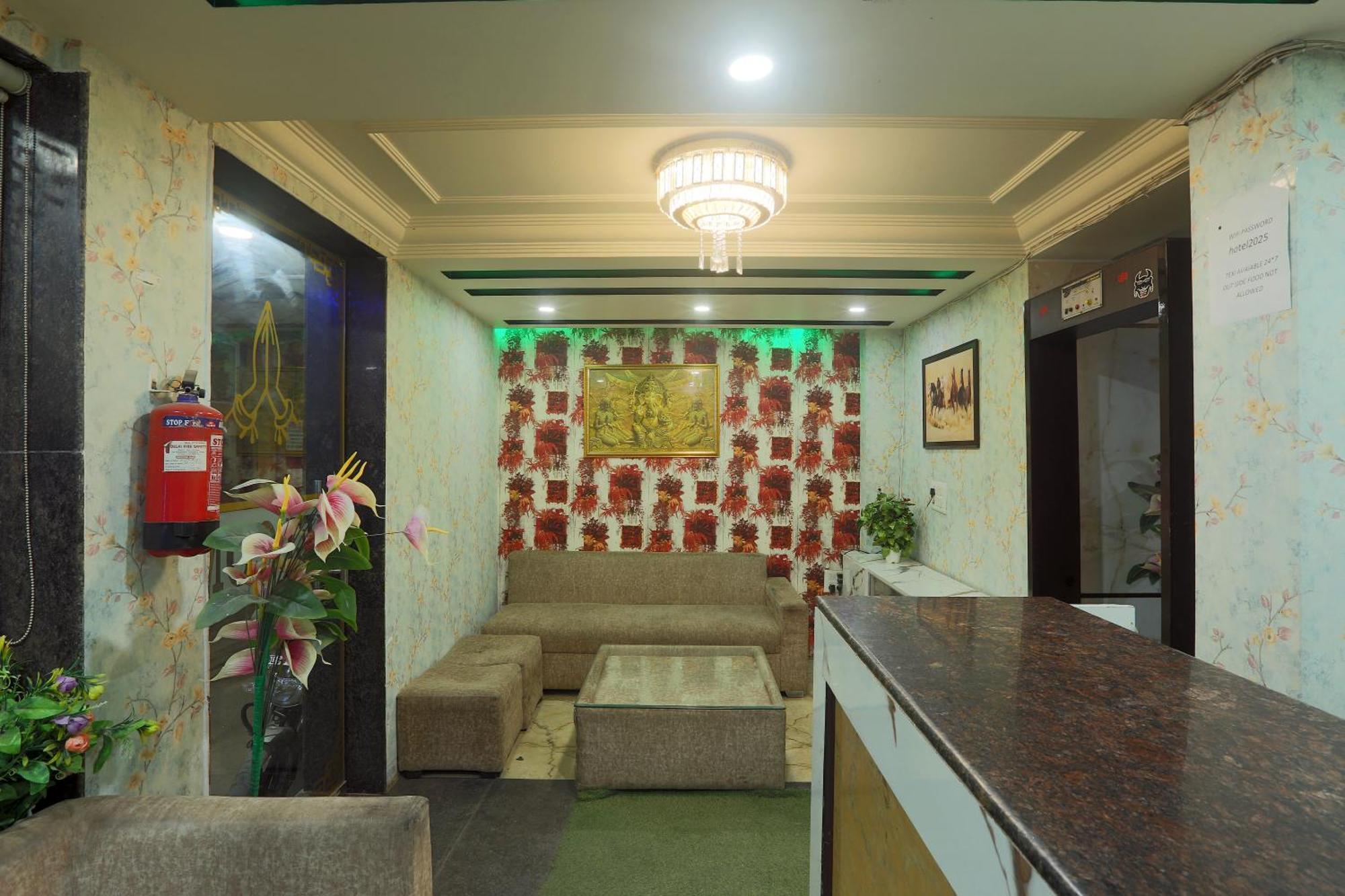 Hotel Triton Grand At Delhi Airport Нью-Дели Экстерьер фото