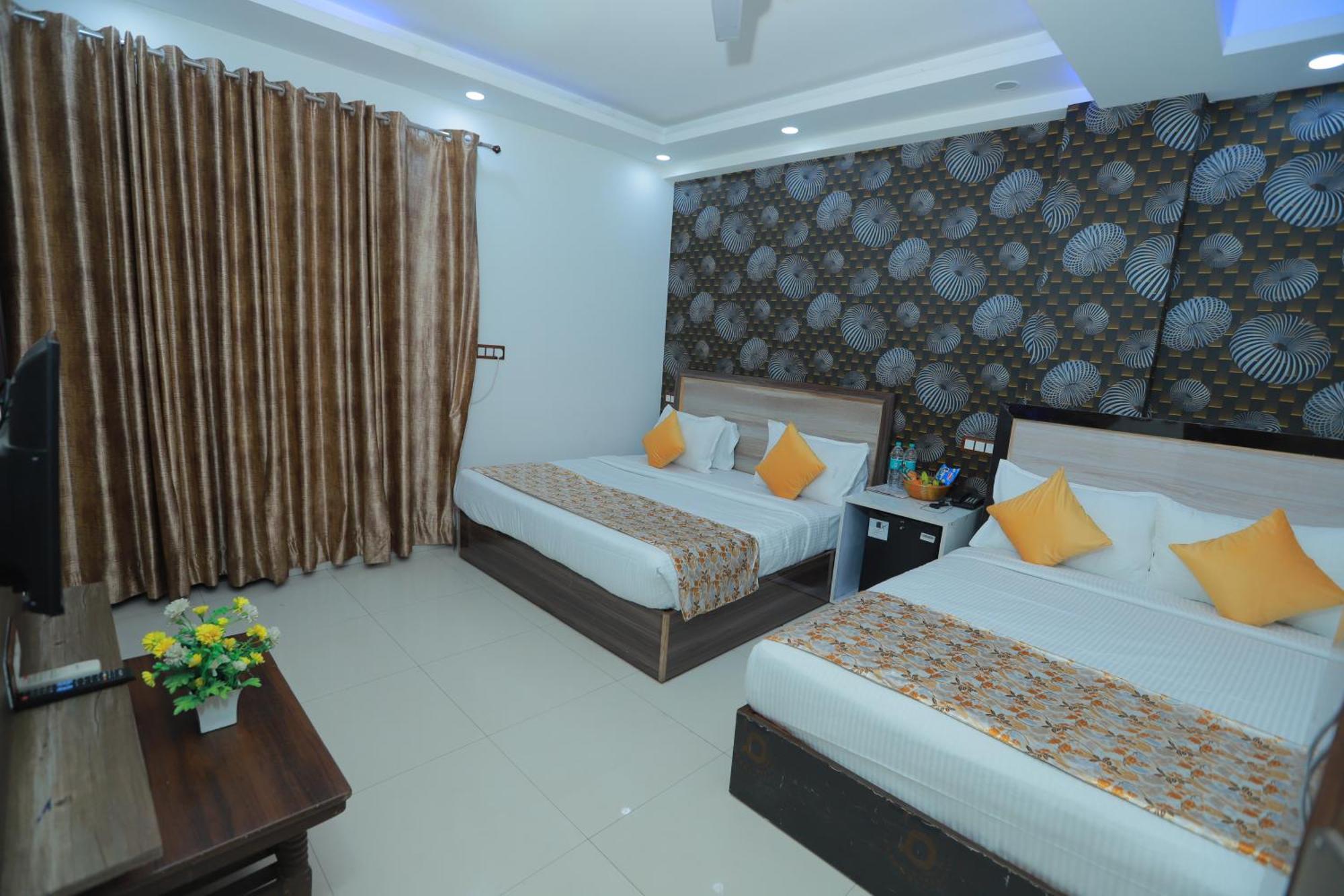 Hotel Triton Grand At Delhi Airport Нью-Дели Экстерьер фото