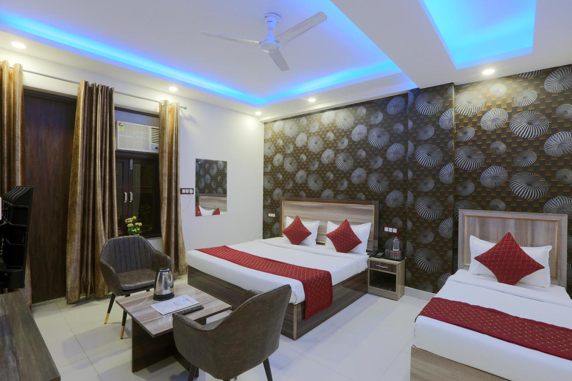 Hotel Triton Grand At Delhi Airport Нью-Дели Экстерьер фото